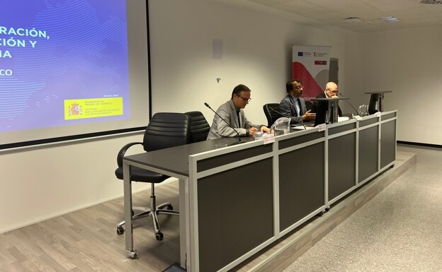 Fernando Jiménez, Miguel González Suela and Manuel Villoria, during the seminar.