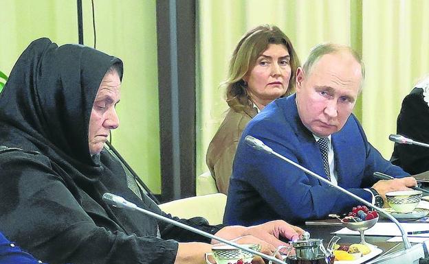 Putin met this Friday at his residence in Novo-Ogaryovo with several mothers of fallen soldiers on the Ukrainian fronts. 