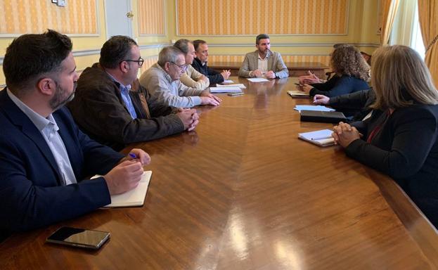 Meeting between the counselor Antonio Luengo and the fishermen's associations of the Region.