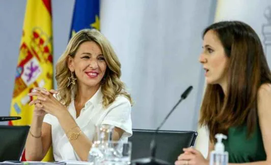Yolanda Díaz and Ione Belarra, during a Council of Ministers.  /EFE