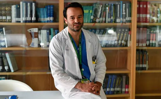 Doctor Joaquín Moya, this Tuesday, at the Reina Sofía hospital.