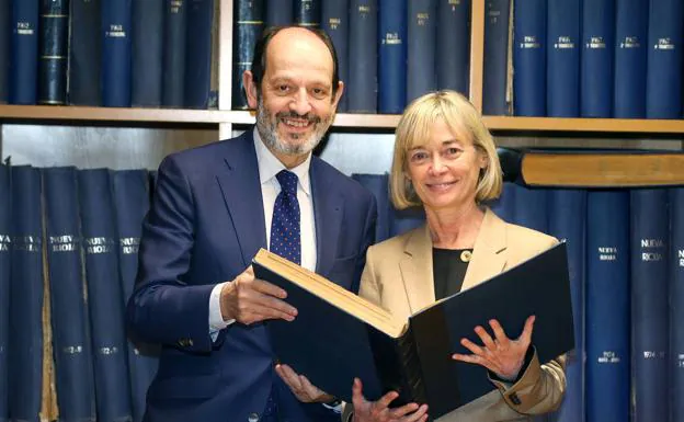 Teresa Cobo with José Luis Prusén.