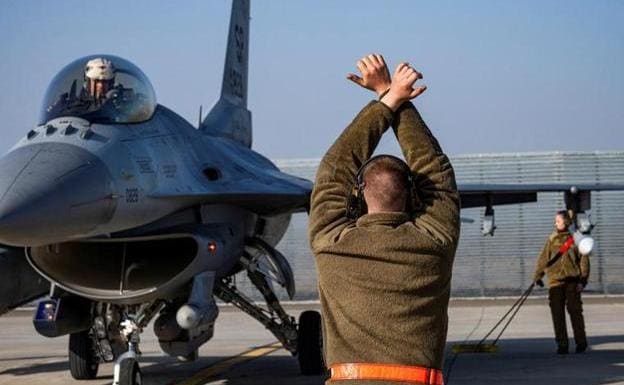 An F16 fighter during a test at a Romanian airbase