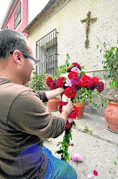 Murcia canta los mayos y viste la huerta con cruces de flores | La Verdad